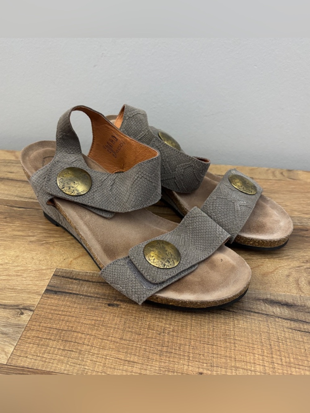 Taos Carousel 2 Gray Leather Sandal Wedge Hook & Loop